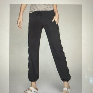 Athleta La Viva ruched jogger : black size 2